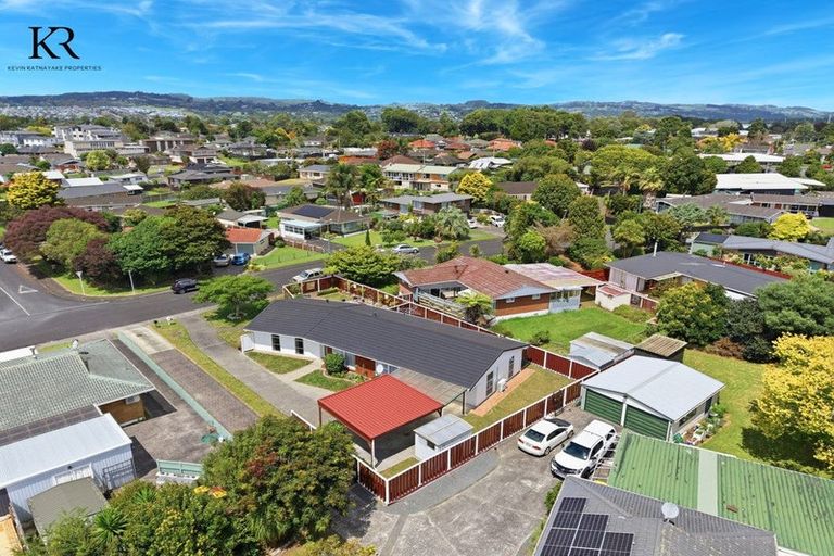 Photo of property in 10 Alf Walker Place, Papakura, 2110