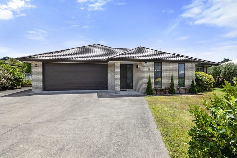 Photo of property in 14 Te Arakete Place, Hurworth, New Plymouth, 4310
