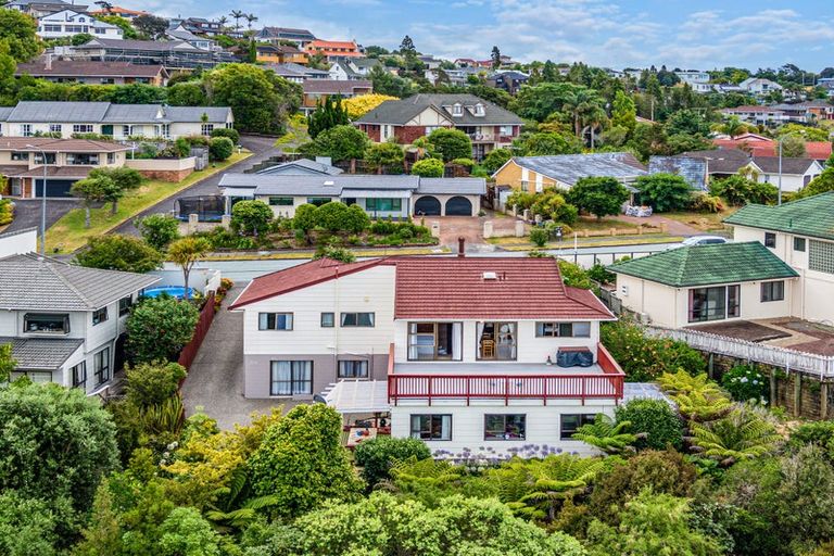 Photo of property in 134 Chelsea View Drive, Chatswood, Auckland, 0626