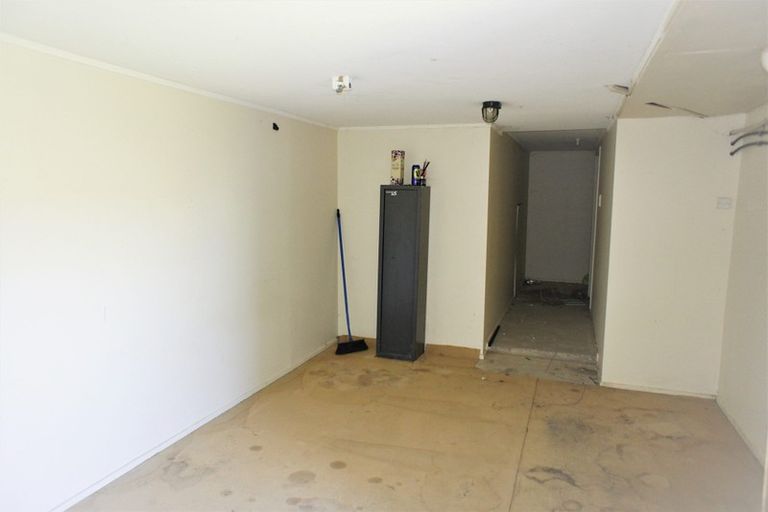 Photo of property in 26 Lambrown Drive, Totara Vale, Auckland, 0629