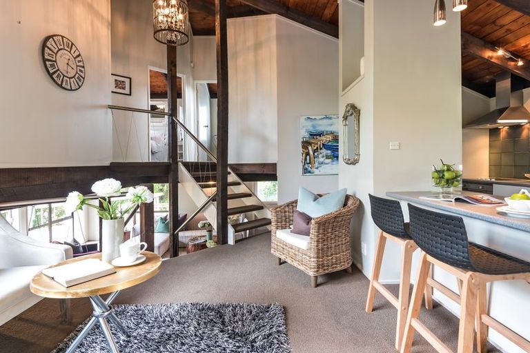 Photo of property in 2/64 Mirrabooka Avenue, Botany Downs, Auckland, 2010