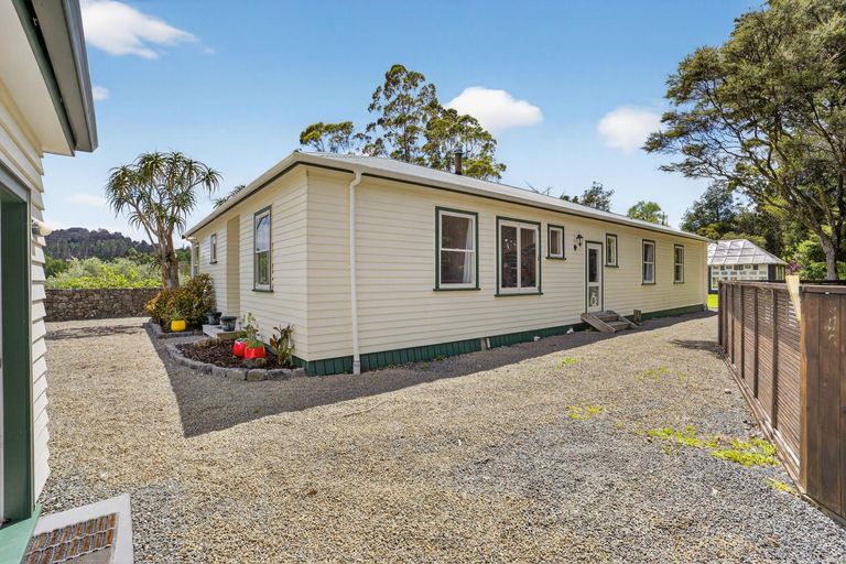 Photo of property in 2372 State Highway 1, Kaiwaka, Maungaturoto, 0587