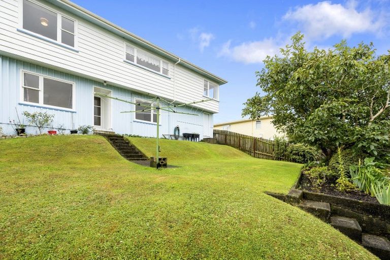 Photo of property in 40 Saint Johns Terrace, Tawa, Wellington, 5028