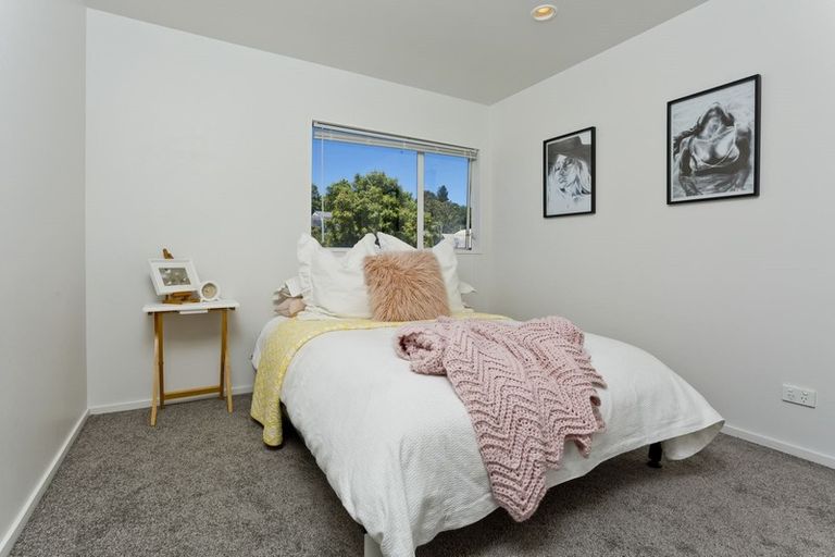 Photo of property in 2/16 Redwing Street, Browns Bay, Auckland, 0630