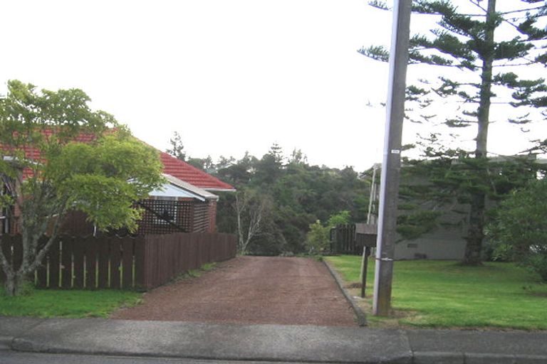 Photo of property in 28 Renata Crescent, Te Atatu Peninsula, Auckland, 0610