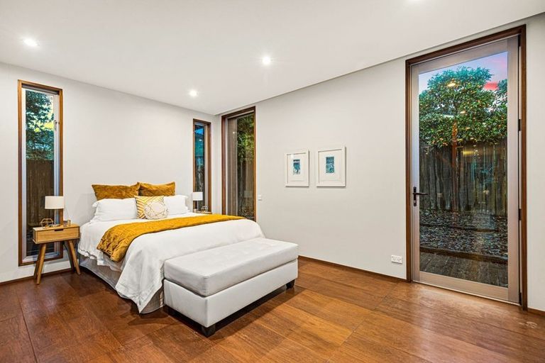 Photo of property in 8a Wairata Place, Te Atatu South, Auckland, 0610