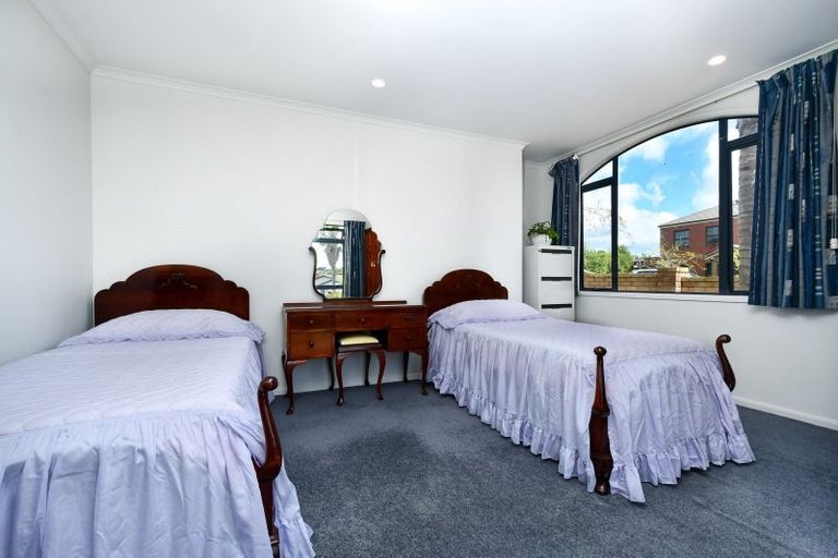 Photo of property in 11 Rosetti Rise, West Harbour, Auckland, 0618