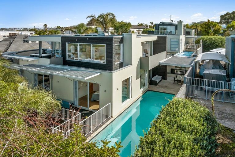 Photo of property in 33a Churchill Road, Murrays Bay, Auckland, 0630