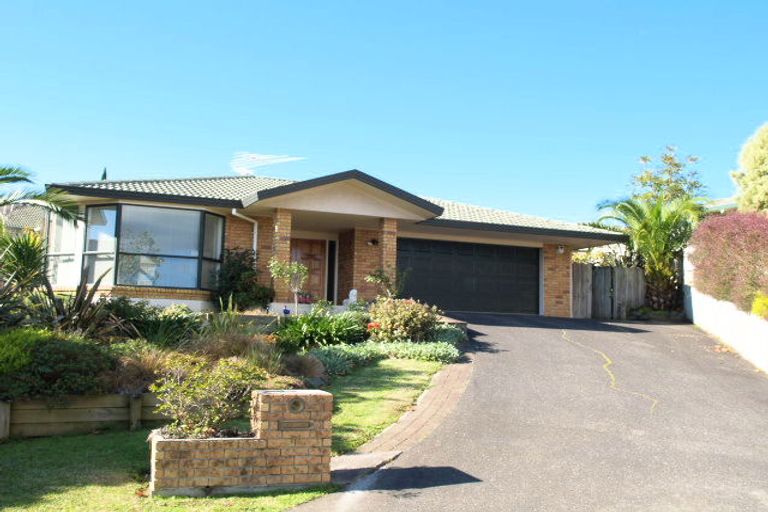 Photo of property in 12 Bampton Rise, Northpark, Auckland, 2013