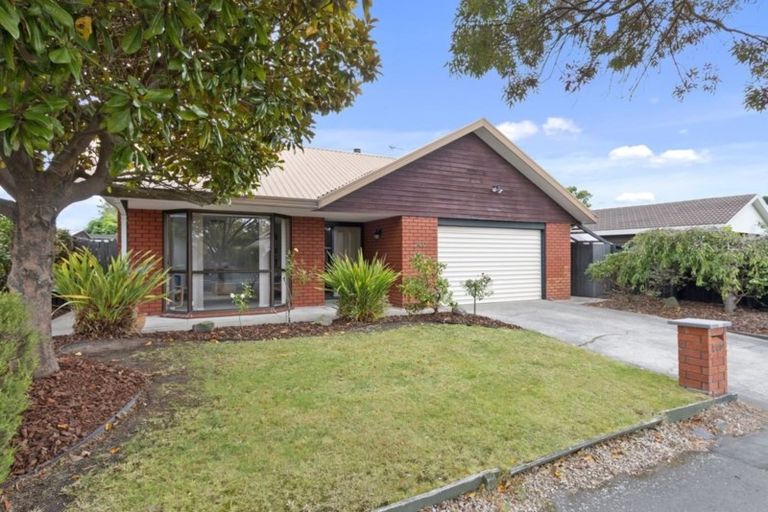 Photo of property in 240 Queenspark Drive, Parklands, Christchurch, 8083