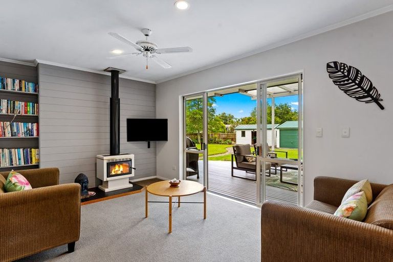 Photo of property in 19 Rosella Grove, Waimauku, 0812