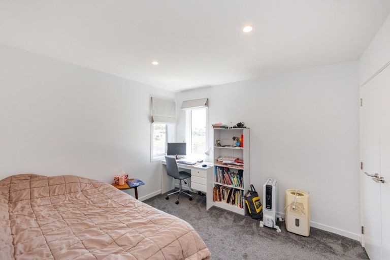 Photo of property in 23 Vaucluse Heights, Fitzherbert, Palmerston North, 4410