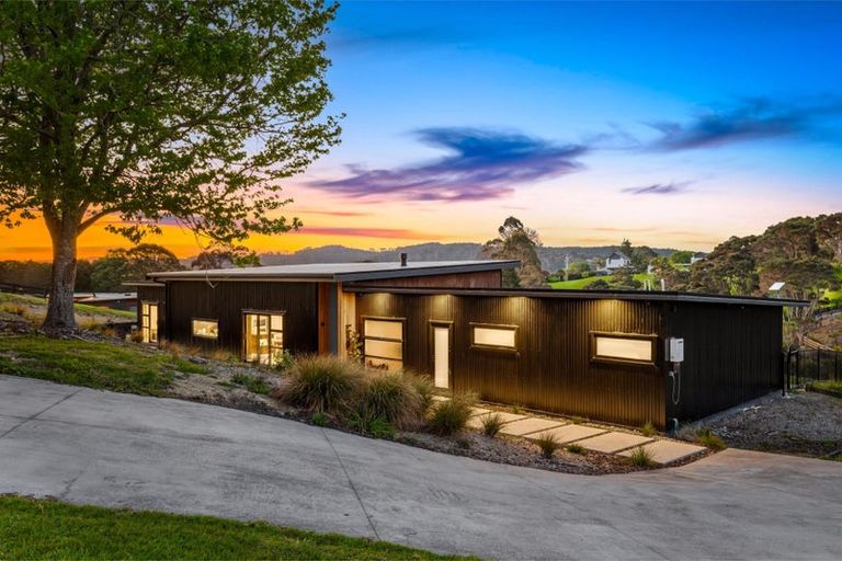 Photo of property in 33 Fernielea Drive, Riverhead, 0793