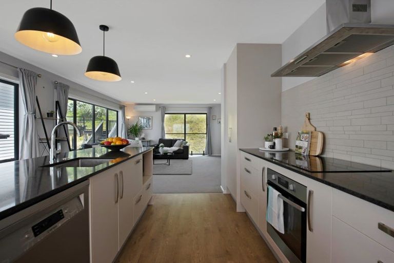 Photo of property in 42 Domett Street, Newlands, Wellington, 6037