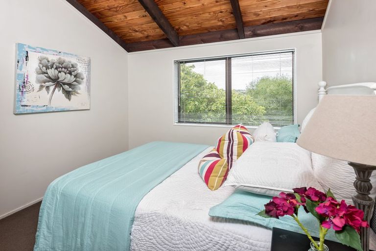 Photo of property in 2/64 Mirrabooka Avenue, Botany Downs, Auckland, 2010