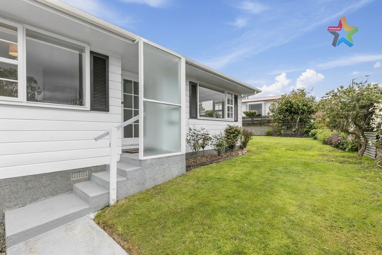 Photo of property in 2 Waipounamu Drive, Kelson, Lower Hutt, 5010