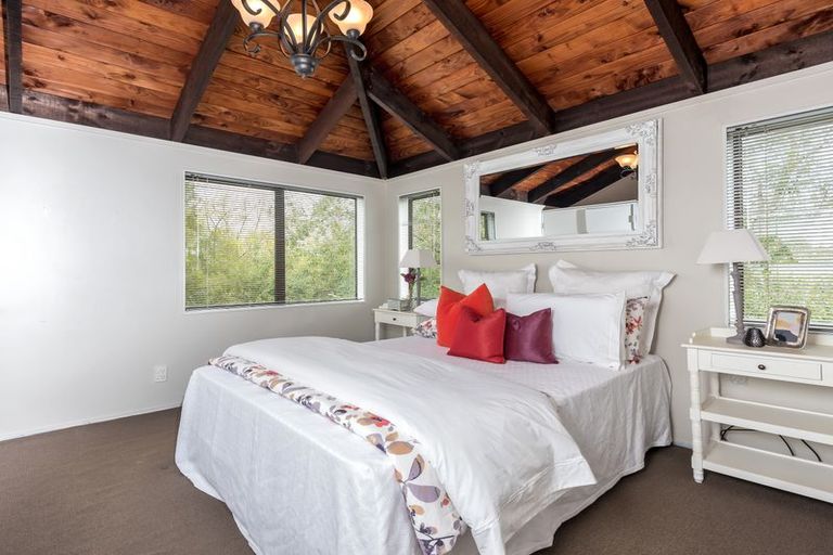 Photo of property in 2/64 Mirrabooka Avenue, Botany Downs, Auckland, 2010