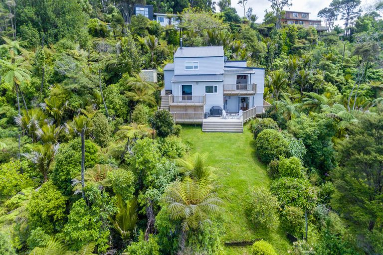 Photo of property in 24 Deirdre Place, Titirangi, Auckland, 0604