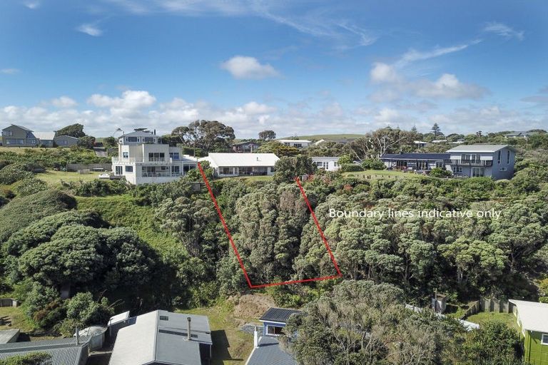 Photo of property in 18 Coates Avenue, Baylys Beach, Dargaville, 0377