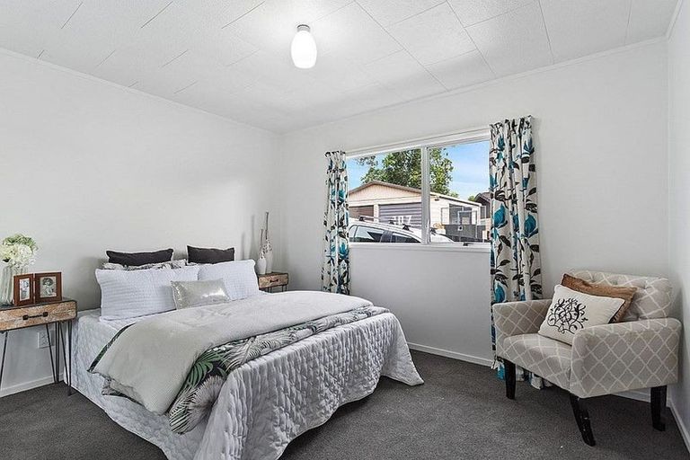 Photo of property in 2/105 Don Buck Road, Massey, Auckland, 0614
