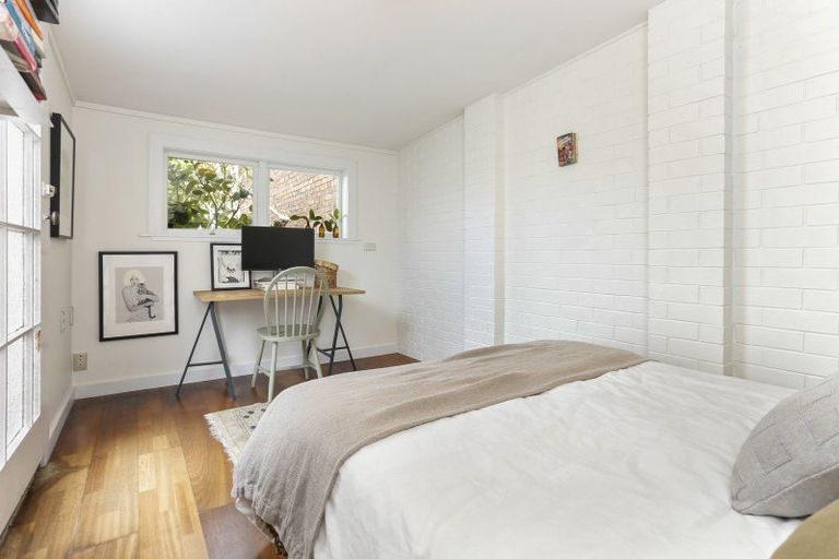 Photo of property in 2 Kawerau Avenue, Devonport, Auckland, 0624