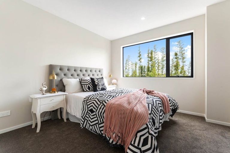 Photo of property in 7 Don Oliver Lane, Glen Eden, 0602