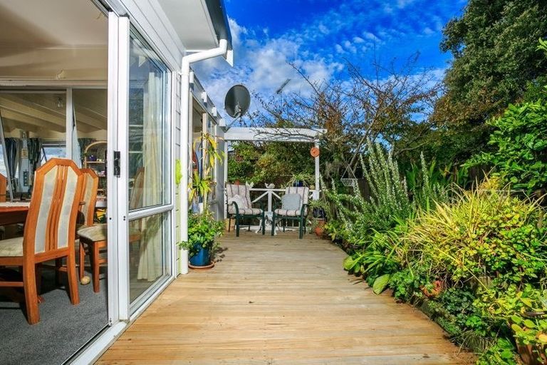 Photo of property in 3 Pohutukawa Avenue, Red Beach, 0932