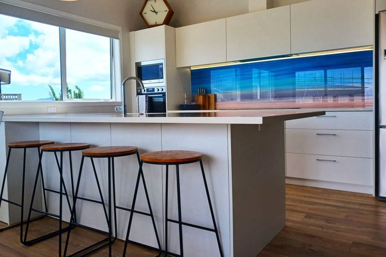 Photo of property in 2 Sunset Heights, Cable Bay, 0420