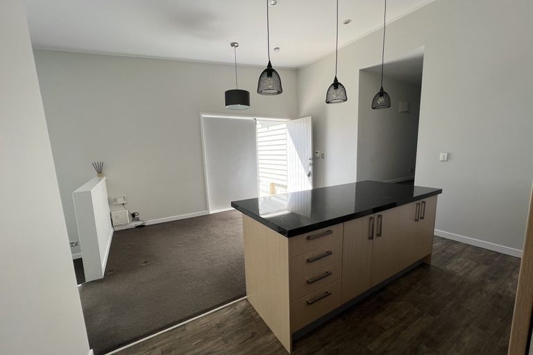 Photo of property in 9b Mackwood Place, Birkdale, Auckland, 0626