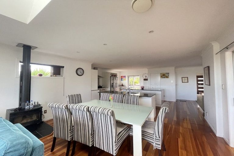 Photo of property in 86 Parr Terrace, Castor Bay, Auckland, 0620