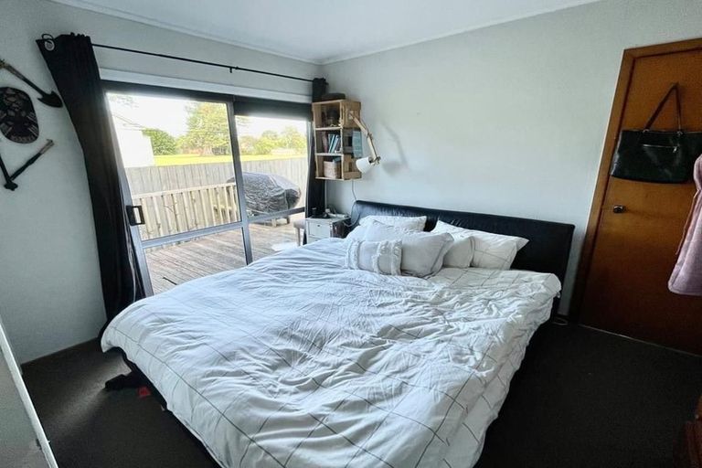 Photo of property in 28 Durham Street, Te Atatu Peninsula, Auckland, 0610