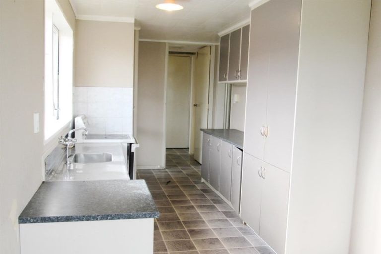 Photo of property in 11 Iredale Road, Hawera, 4610