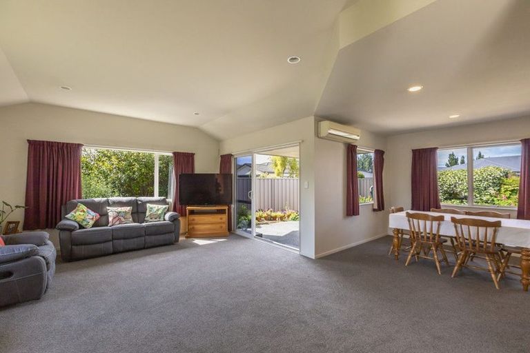 Photo of property in 2 Arthur Close, Clive, 4102