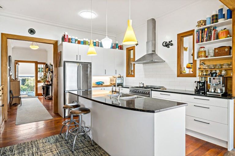 Photo of property in 34 Seaview Avenue, Northcote, Auckland, 0627