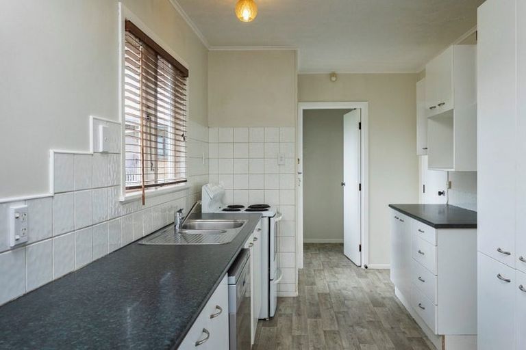 Photo of property in 21 Waitaki Street, Henderson, Auckland, 0612