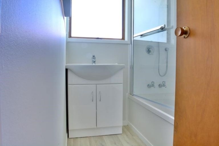 Photo of property in 2/309 Sunset Road, Sunnynook, Auckland, 0632