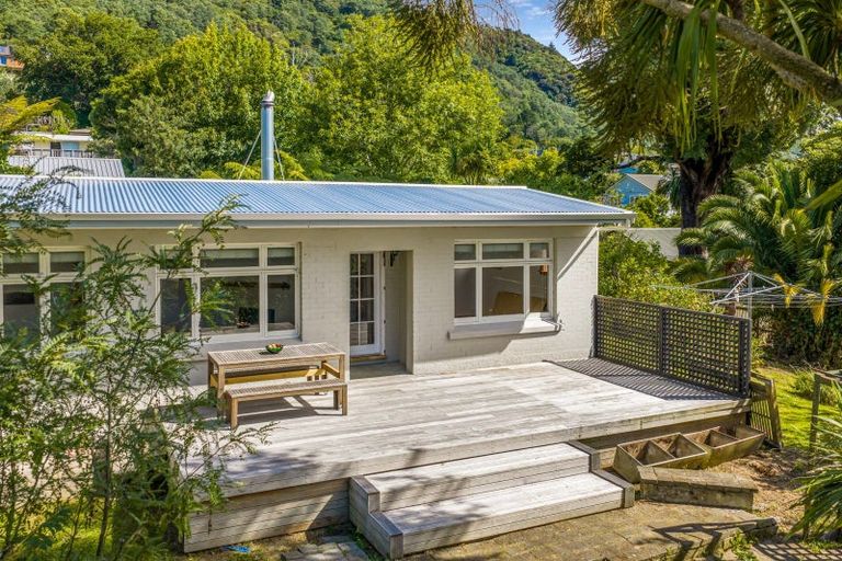 Photo of property in 59 York Street, Picton, 7220