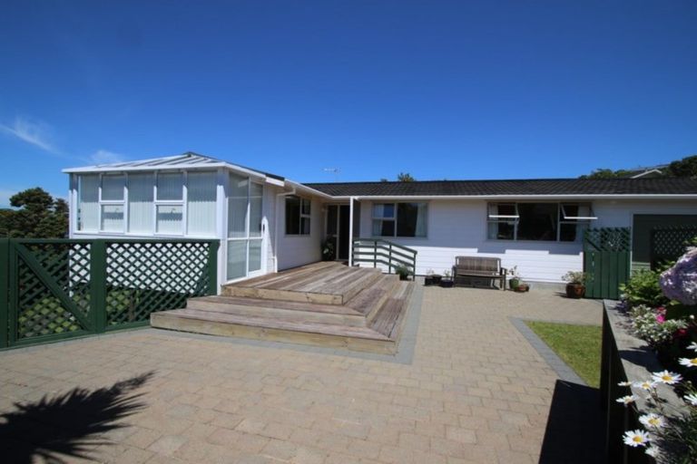 Photo of property in 3 Acacia Avenue, Maungaraki, Lower Hutt, 5010