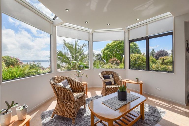 Photo of property in 4 Tupara Crescent, Kawaha Point, Rotorua, 3010