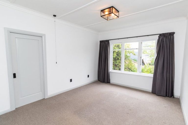 Photo of property in 30c Collins Avenue, Tawa, Wellington, 5028
