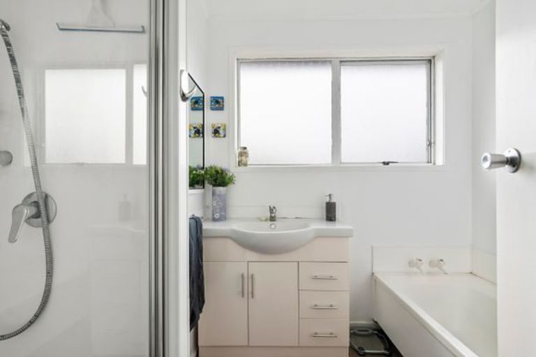 Photo of property in 10 Joshua Place, Weymouth, Auckland, 2103