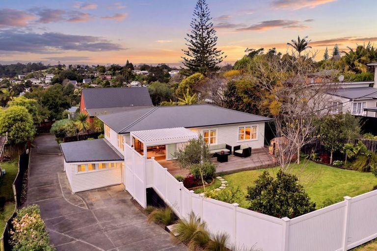 Photo of property in 1/77 Birkdale Road, Birkdale, Auckland, 0626