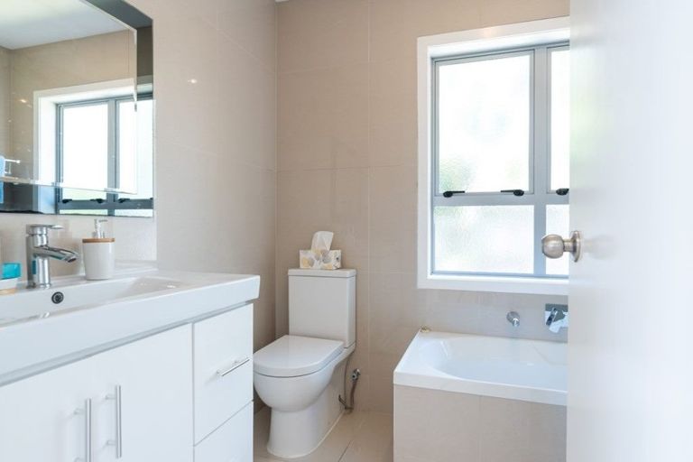 Photo of property in 1/29 Humphrey Kemp Avenue, Henderson, Auckland, 0612