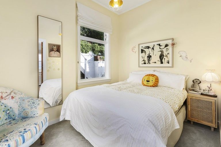 Photo of property in 147 Marine Parade, Seatoun, Wellington, 6022