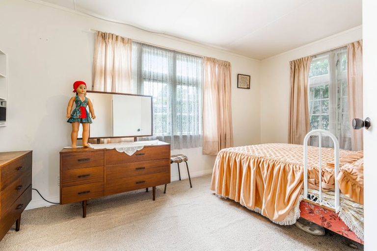 Photo of property in 115 Sunnyside Road, Sunnyvale, Auckland, 0612