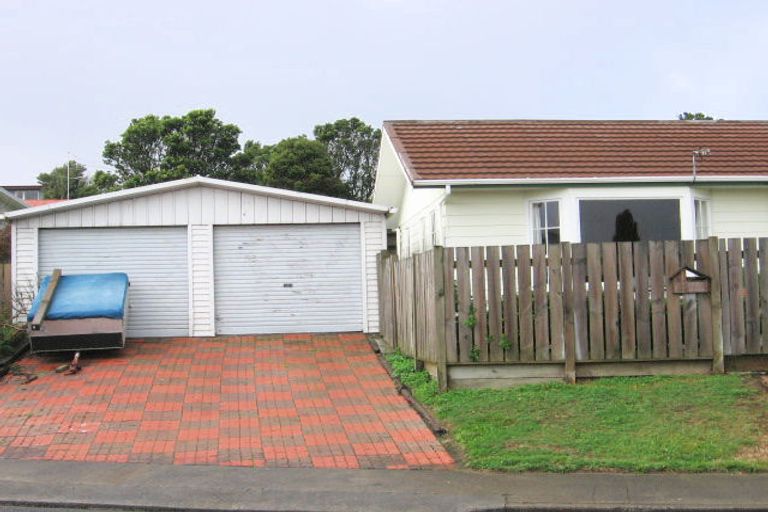 Photo of property in 48 Fitzpatrick Street, Newlands, Wellington, 6037