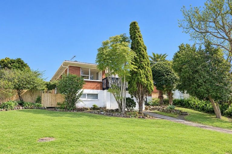 Photo of property in 23 Mirrabooka Avenue, Botany Downs, Auckland, 2010