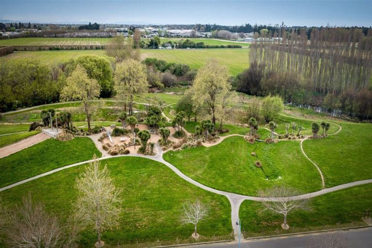 Photo of property in 96 Willowview Drive, Redwood, Christchurch, 8051