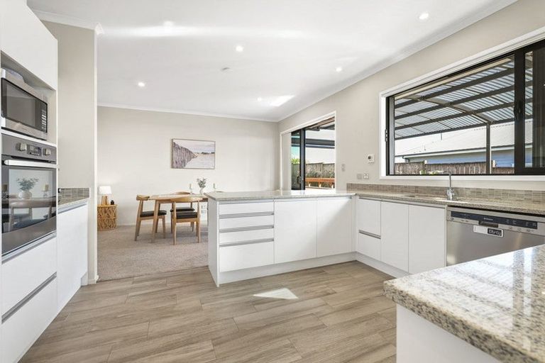 Photo of property in 2 Makaka Lane, Silverdale, 0932