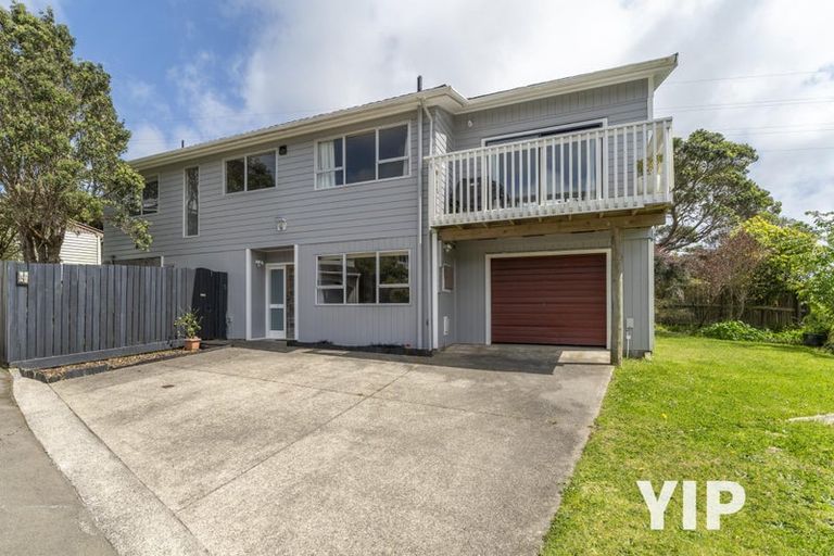 Photo of property in 12 Bloomsbury Grove, Newlands, Wellington, 6037